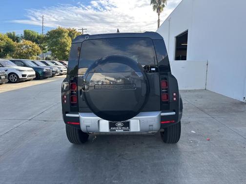 2024 Land Rover Defender P300