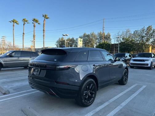 2026 Land Rover Range Rover Velar Dynamic SE
