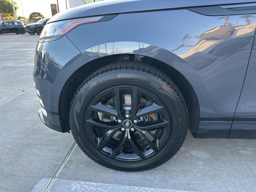 2026 Land Rover Range Rover Velar Dynamic SE