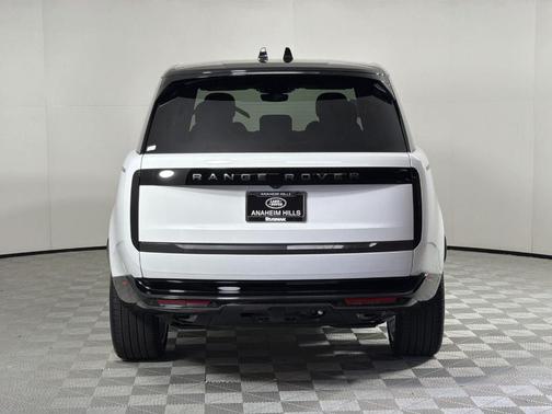 Fuji White 2026 Land Rover Range Rover P400 SE 7 Seat