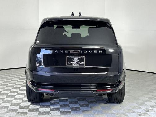 2025 Land Rover Range Rover P530 SE