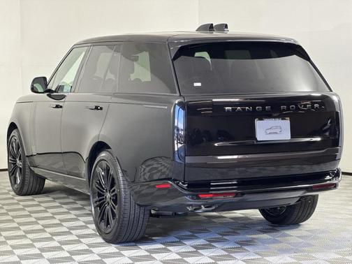 2025 Land Rover Range Rover P530 SE
