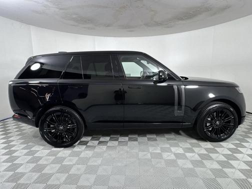 2025 Land Rover Range Rover P530 SE
