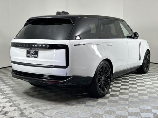 2025 Land Rover Range Rover P400 SE 7 Seat