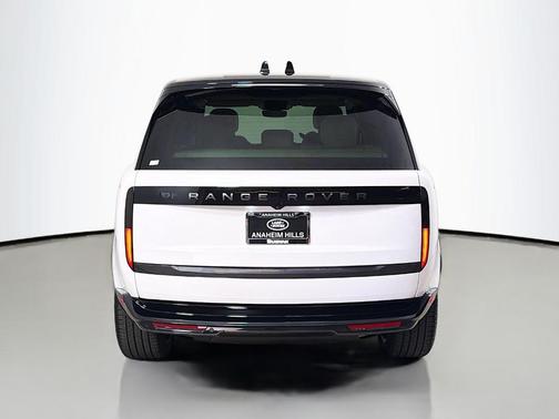 Ostuni Pearl White 2026 Land Rover Range Rover P400 SE