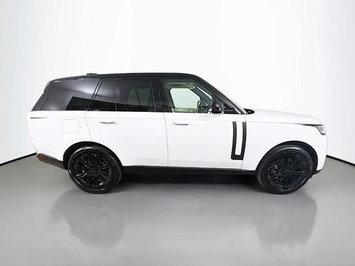 Ostuni Pearl White 2026 Land Rover Range Rover P400 SE