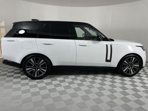 2023 Land Rover Range Rover P440e SE