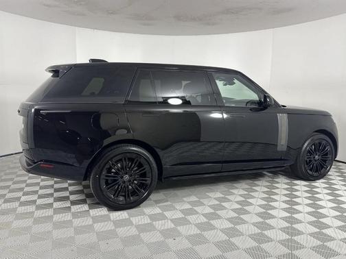 2025 Land Rover Range Rover P615 SV