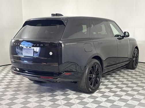 2025 Land Rover Range Rover P615 SV