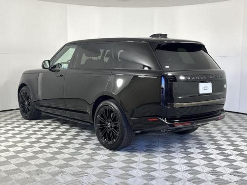 2025 Land Rover Range Rover P615 SV