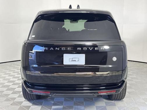 2025 Land Rover Range Rover P615 SV