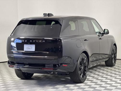 2025 Land Rover Range Rover P530 SE 7 Seat
