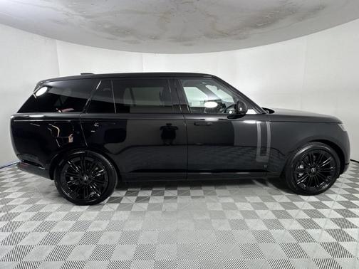 2025 Land Rover Range Rover P530 SE 7 Seat