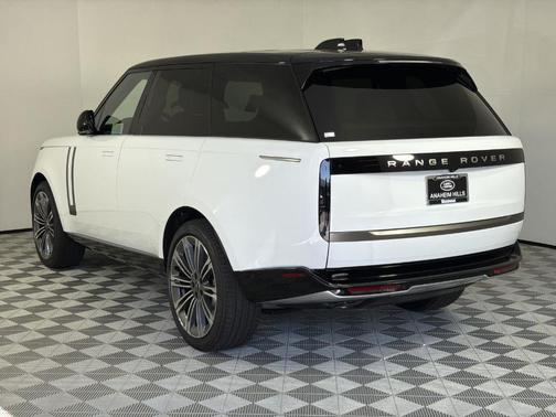 2025 Land Rover Range Rover P530 SE