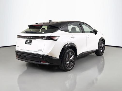 2t Wht Blk Roof 2024 Nissan ARIYA ENGAGE