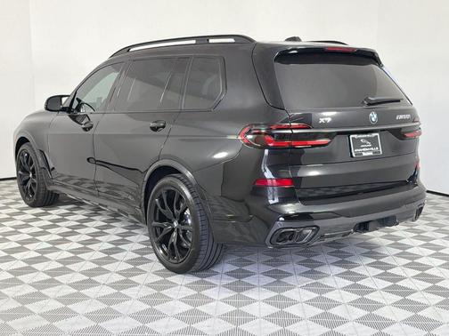 Black Sapphire Metallic 2026 BMW X7 M60i