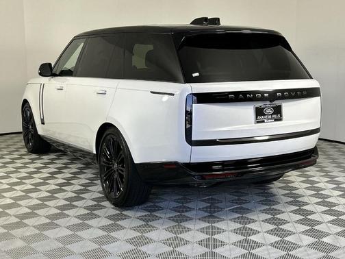 2025 Land Rover Range Rover P530 SE 7 Seat