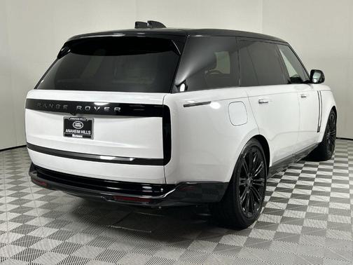 2025 Land Rover Range Rover P530 SE 7 Seat