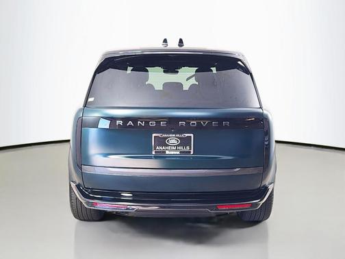 British Racing Green In Satin Finish 2026 Land Rover Range Rover P530 SE