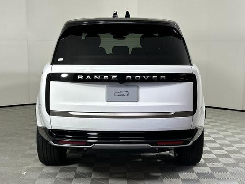 2025 Land Rover Range Rover P530 SE