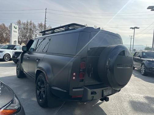 2024 Land Rover Defender P400 Outbound