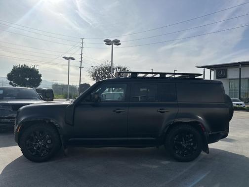 2024 Land Rover Defender P400 Outbound