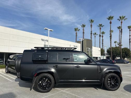 2024 Land Rover Defender P400 Outbound