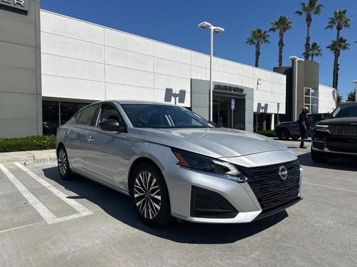 Brilliant Silver Metallic 2025 Nissan Altima SV