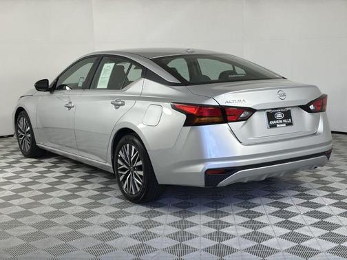 Brilliant Silver Metallic 2025 Nissan Altima SV