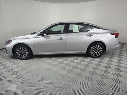 Brilliant Silver Metallic 2025 Nissan Altima SV