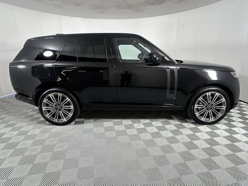 2025 Land Rover Range Rover P530 SE