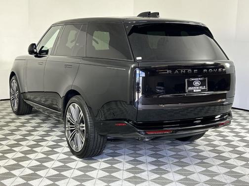2025 Land Rover Range Rover P530 SE