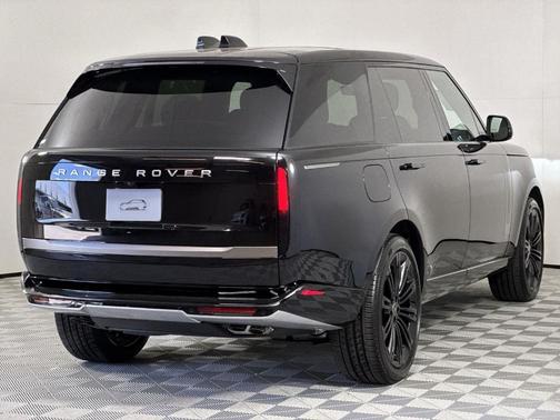2025 Land Rover Range Rover P530 SE 7 Seat