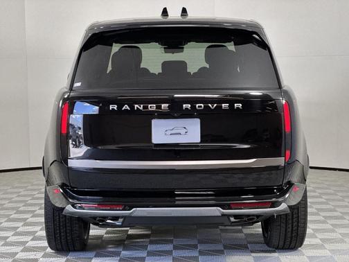 2025 Land Rover Range Rover P530 SE 7 Seat