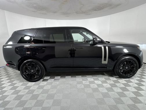 2025 Land Rover Range Rover P530 SE 7 Seat