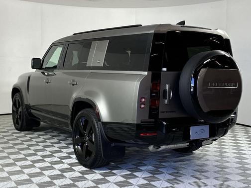 2024 Land Rover Defender P400 X-Dynamic SE