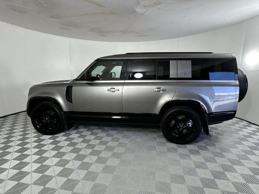 2024 Land Rover Defender P400 X-Dynamic SE