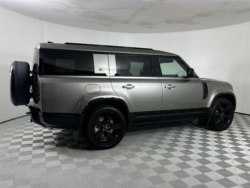2024 Land Rover Defender P400 X-Dynamic SE