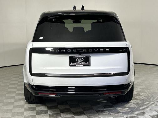 2025 Land Rover Range Rover P400 SE