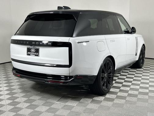 2025 Land Rover Range Rover P400 SE