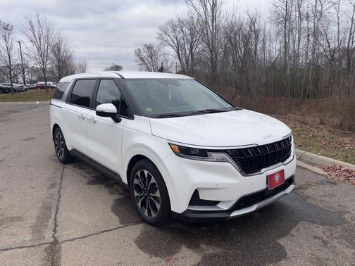 2024 Kia Carnival EX