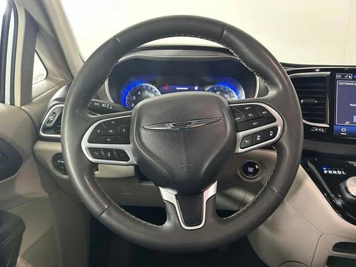 Silver Mist Clearcoat 2023 Chrysler Pacifica Touring L