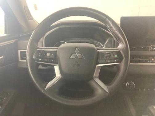 Black Diamond 2025 Mitsubishi Outlander SE S-AWC