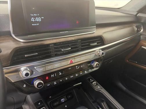Everlasting Silver 2022 Kia Telluride SX