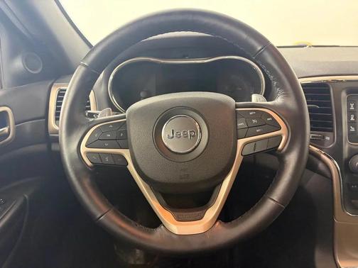 Bright White Clearcoat 2017 Jeep Grand Cherokee Laredo
