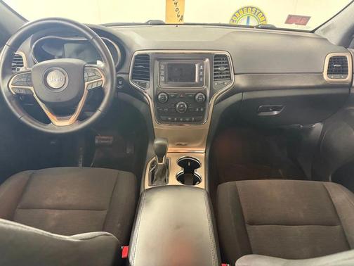 Bright White Clearcoat 2017 Jeep Grand Cherokee Laredo