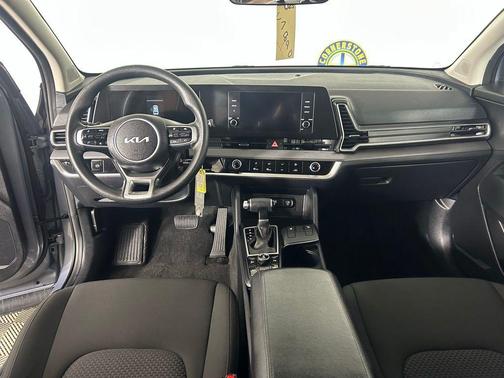 Everlasting Silver 2025 Kia Sportage LX