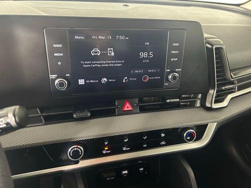 Everlasting Silver 2025 Kia Sportage LX