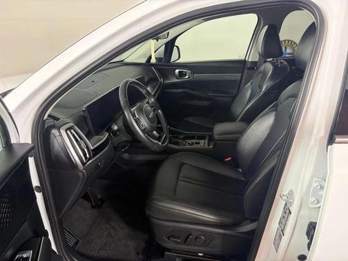 Glacial White Pearl 2024 Kia Sorento S