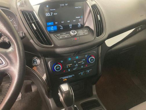 Oxford White 2019 Ford Escape SE